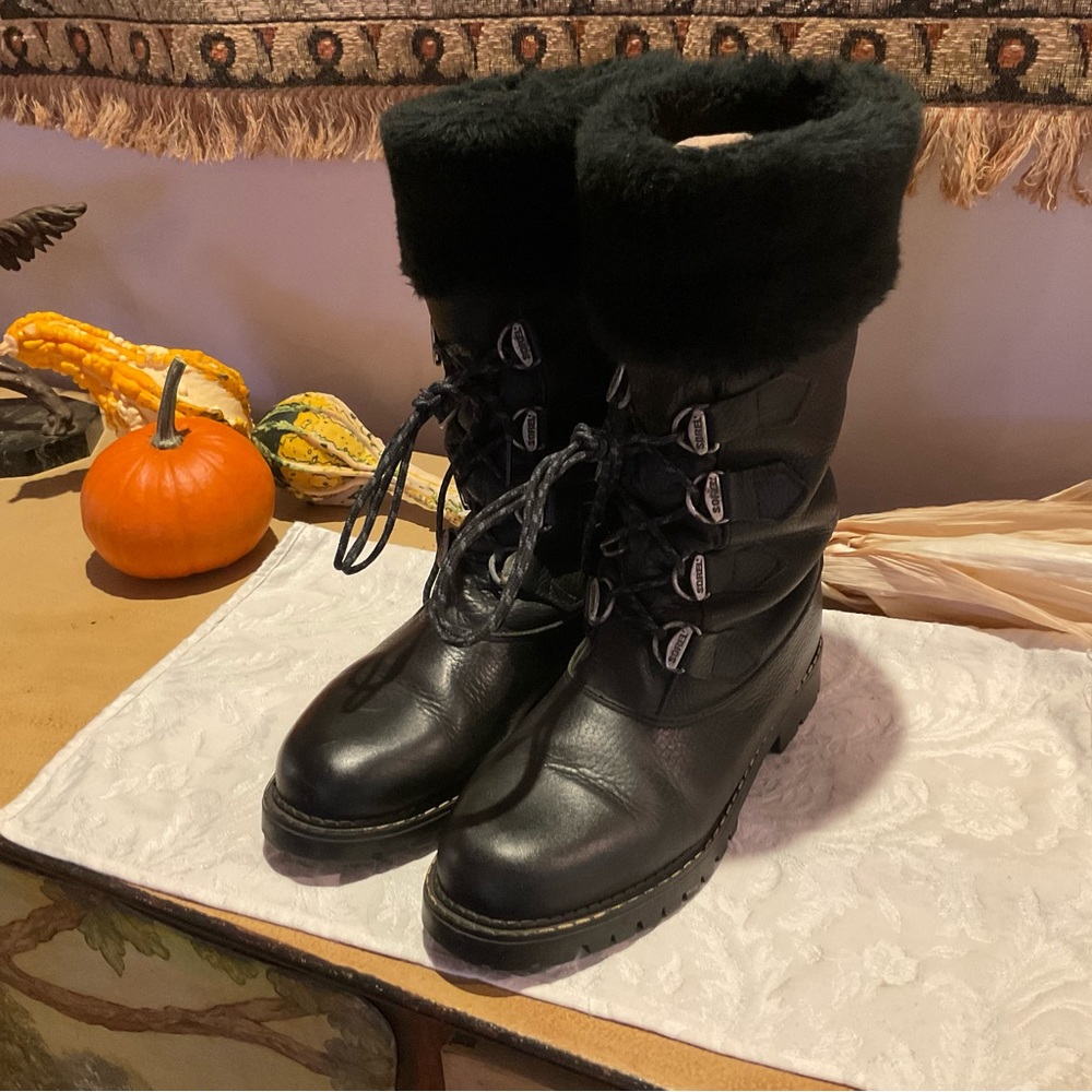 Vintage Made in Canada Leather Sorels EUC
